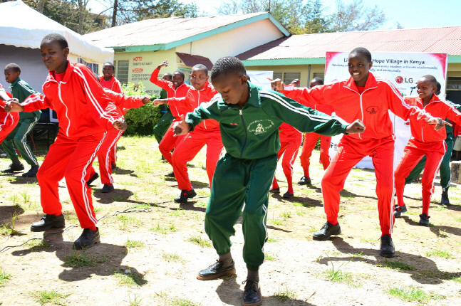 LG전자, 케냐 교육환경 개선 사회공헌 펼쳐