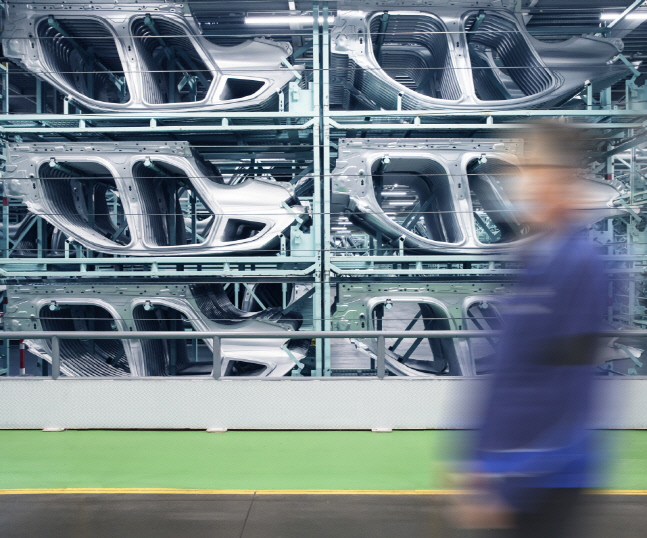 BMW 그룹, CO2 배출 없는 혁신적 강철 생산 공정에 투자