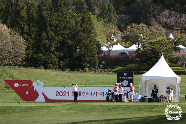 2021년도 개막전이 열리고 있는 1번홀 티잉구역 전경