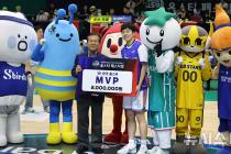 여자농구 한국 올스타, 일본에 23점차 완승…MVP 진안(종합)