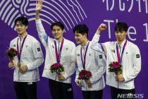 한국 남자 수영 대표팀, AG 계영 800m 金… 아시아신기록 세워 [뉴시스Pic]