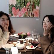 수지, 송혜교 '생일 밥' 사주는 예쁜 동생…물오른 미모