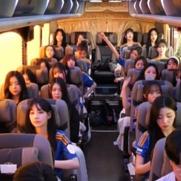 24인조 트리플에스, '2열 종대' 늪…대형버스 타고 스케줄 소화