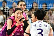 '역시 김연경' 흥국생명, 컵 대회 첫 경기서 日 아란마레 3-0 완파