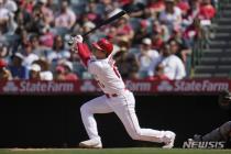 오타니, 시즌 10호 홈런…MLB 에인절스 연패 탈출