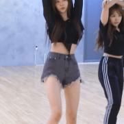 성인식 춤 연습 하는 아이즈원 김민주