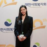 '결혼 축의금 기부' 추자현, 대한사회복지회 감사패 받았다