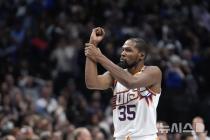 NBA 피닉스, 듀란트 종아리 부상으로 이탈 "최소 2주 결장"