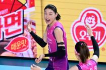 패배 모르는 흥국생명, 현대건설 꺾고 개막 9연승…김연경 28점