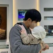 '이다인♥' 이승기 딸 공개…달달한 부녀지간