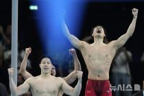 '핀잔러 대활약' 중국, 남자 혼계영 400m서 미국 11연패 막고 금메달[파리 2024]
