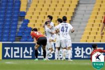K리그2 충남아산, 난타전 끝 부산에 3-2 승리