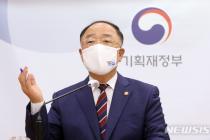 홍남기 "종부세 과세이연 도입 검토…집값 영향 줄 변수 나타나"(종합)