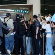 인천공항 '연예인 특혜' 논란에 '별도 출입문' 사용 철회