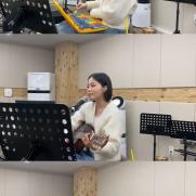 박혜원(HYNN), 소극장서 실로폰·기타 연주합니다