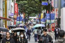 외국인 돌아온 명동, 공실률 6%대 '활기'…가로수길은 40% '울상'