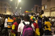 한 맺힌 가나 노동자들, 월드컵 열정 거리에서 푼다