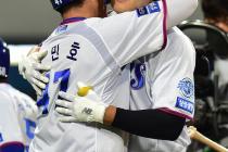 오재일, 장원준 상대 2점포 쾅…9년 연속 두 자릿수 홈런
