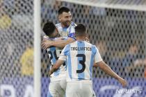 '메시 대회 첫 골' 아르헨티나, 캐나다 꺾고 코파 결승 진출
