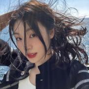 김연아, '♥고우림 군입대' 앞두고 부산 여행…긴 생머리 흩날리며