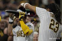 김하성, 2루타·결승 3점포 작렬…MLB 통산 100타점 돌파