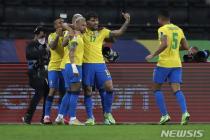 10명 뛴 브라질, 칠레 1-0 꺾고 코파 4강 진출