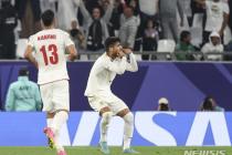 이란 선수, 골 넣고 조롱 세리머니 '충돌'…비디오 판독 후 '노골'