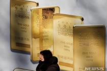 금 현물가 2000달러 돌파..."금융불안에 1년 만에 최고"
