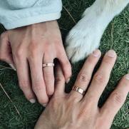 이기우, 아내와 결혼 반지 공개…"삼총사 행복길로 가자"