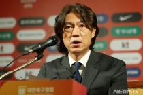 "韓 축구 발전 위해"라는 홍명보에…팬들 "사퇴가 사죄"