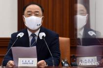 홍남기 "'코로나 4차 확산' 하반기 경제 운용에 큰 리스크"