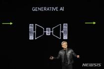 엔비디아, 차세대 AI 칩 'GB200' 공개…"전력소모 25분의1"