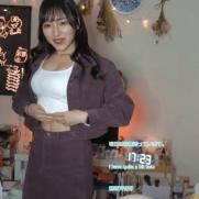 대놓고 몸매 어필하는 일본인 여캠