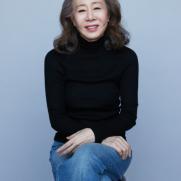 "정말 영광이다" 윤여정, 韓 배우 최초 SAG 여우조연상 수상(종합)
