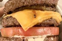 기후이상으로 밀가루가 자라지않는 미래의 햄버거