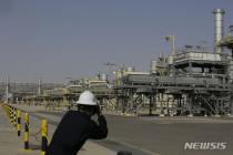 사우디 아람코 "원유 생산 하루 1300만 배럴 증산 보류"