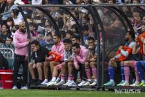 메시 '노쇼'에 뿔난 홍콩 축구팬들…"환불해라" 야유 세례