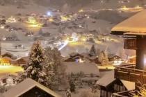 눈 내리는 스위스 마을 풍경