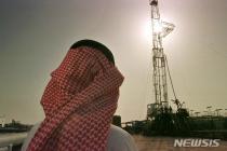 "사우디 경제, 올해 감산 여파로 0.9% 역성장 예상" 세계은행