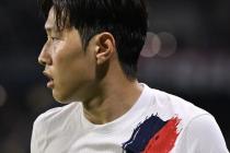 PSG 이강인, 주전 경쟁 청신호 켜나 "중원 재구성할 수도"