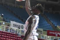 KCC 7연승 단독선두 고공행진…전자랜드 1쿼터 최저득점 불명예